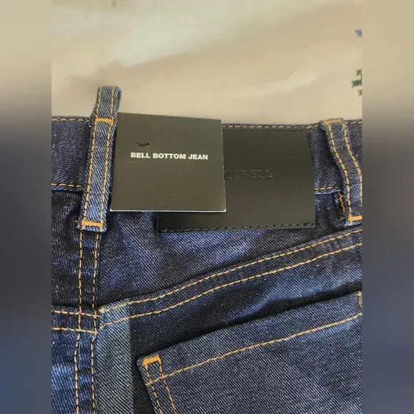 NWT DSquared2 Bell Bottom Patch Crop Jeans Blue Size 36