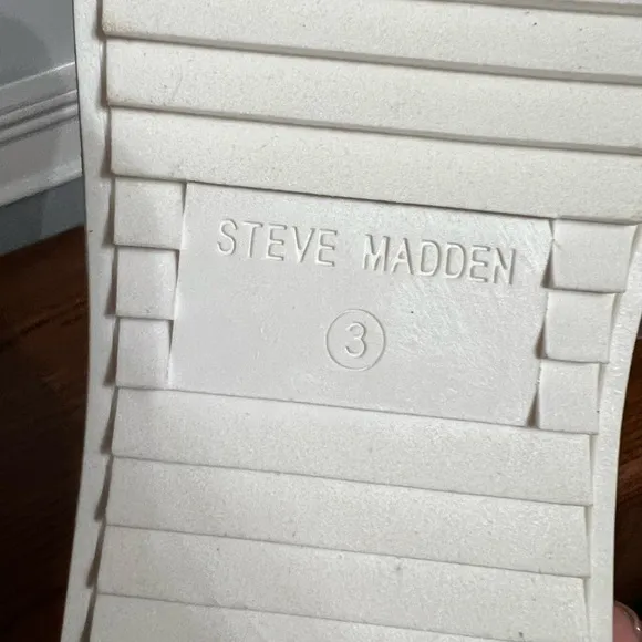 NWT-Steve Madden Girls Shoes Pink Carlyy Sneaker