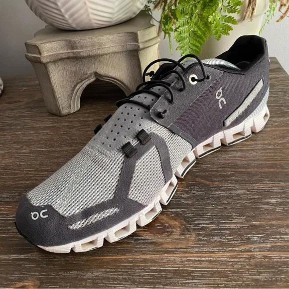 OC On Cloud Men’s 11.5 Running Athletic Running Sneakers Shoes Black Gray