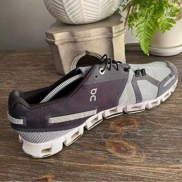 OC On Cloud Men’s 11.5 Running Athletic Running Sneakers Shoes Black Gray