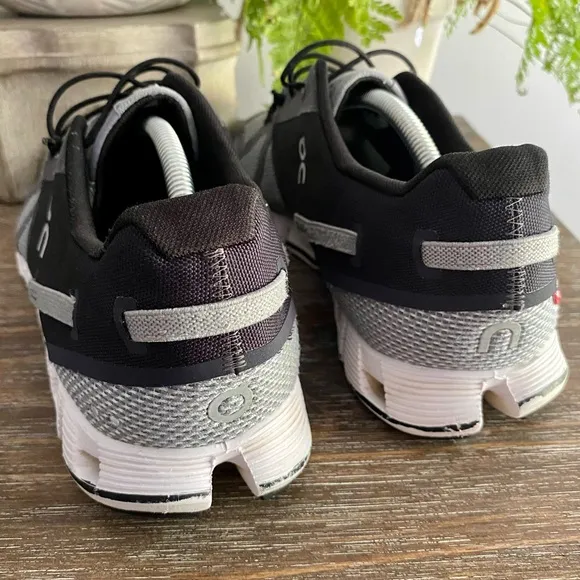 OC On Cloud Men’s 11.5 Running Athletic Running Sneakers Shoes Black Gray