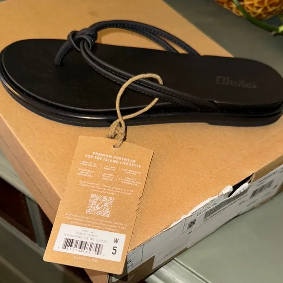 OluKai Black  aka flip flop Sandal