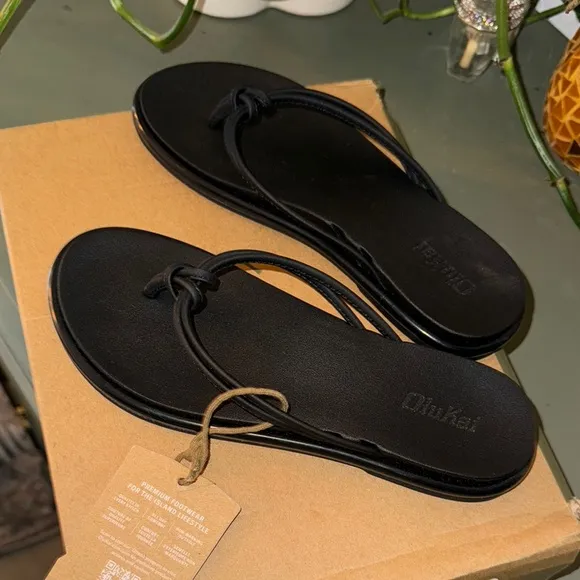 OluKai Black  aka flip flop Sandal
