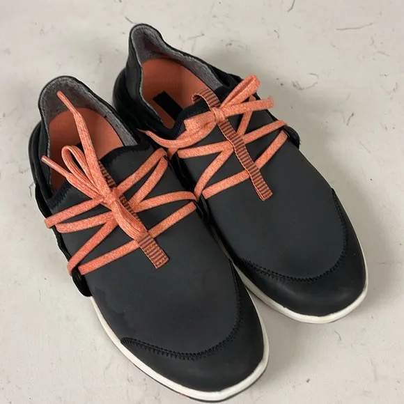 OLUKAI MIKI LI SHOES - WOMEN'S PAVEMENT/BLACK 8