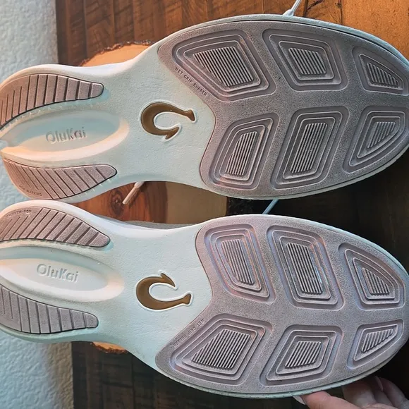 OLUKAI Sneakers Womens Size 8.5W White Pink Island Hopper Athletic Comfort Shoes
