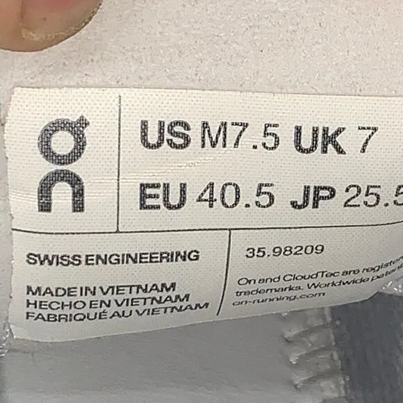 On Cloud Cloudflow Men's 7.5 Sneakers Shoes Dust Seeding Running Walking Comfort