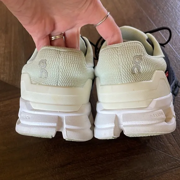On Cloud Flyer Running Shoes Women’s 10.5 On Running Cloudflyer Athletic Sneaker