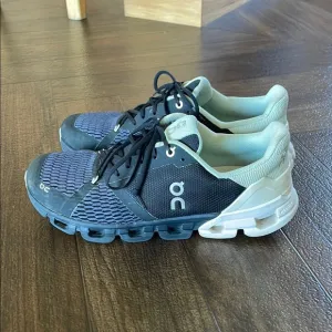 On Cloud Flyer Running Shoes Women’s 10.5 On Running Cloudflyer Athletic Sneaker