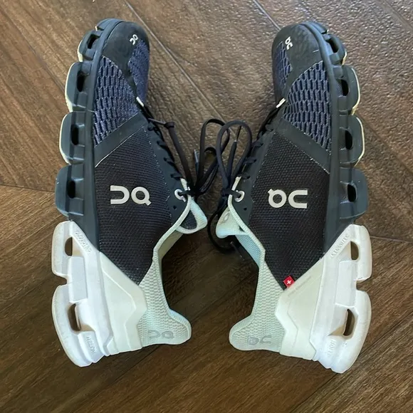 On Cloud Flyer Running Shoes Women’s 10.5 On Running Cloudflyer Athletic Sneaker