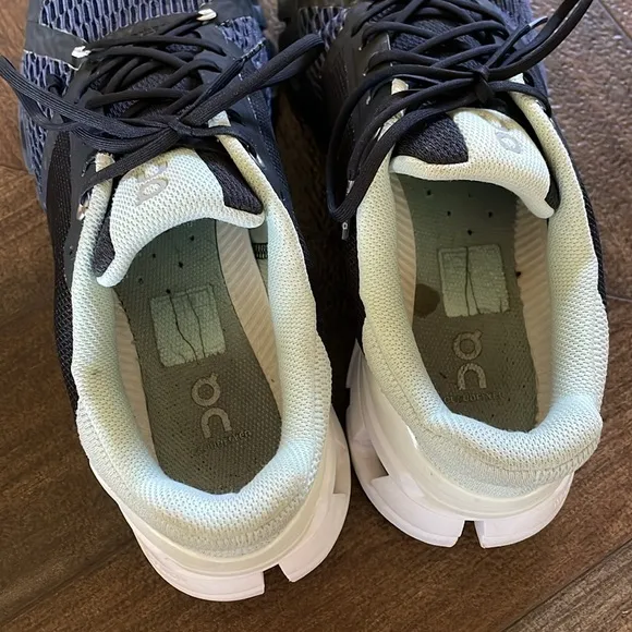 On Cloud Flyer Running Shoes Women’s 10.5 On Running Cloudflyer Athletic Sneaker
