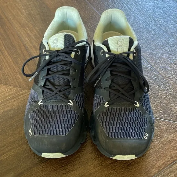 On Cloud Flyer Running Shoes Women’s 10.5 On Running Cloudflyer Athletic Sneaker
