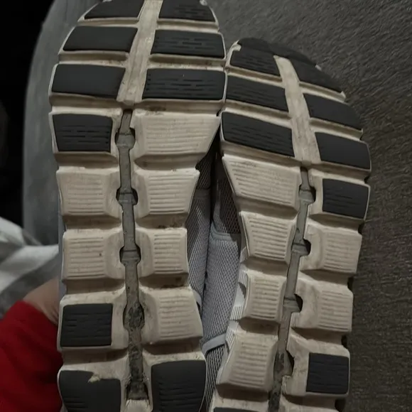 On cloud men’s running shoe with permanent laces