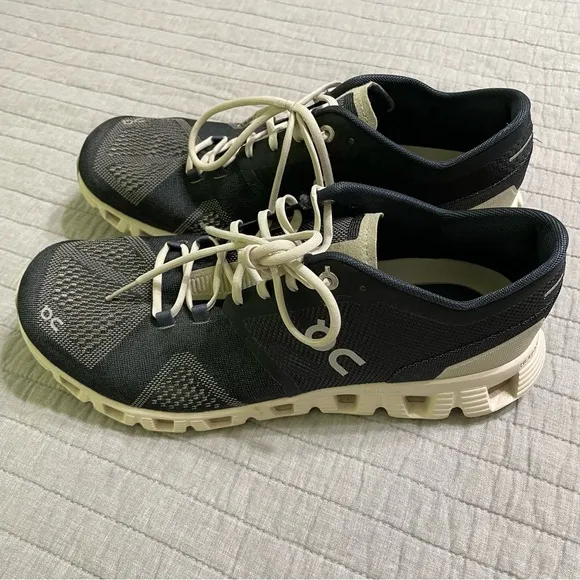 On Cloud X Helion Cloudtec Women’s 10 Black White Cream Shoes Running Athletic