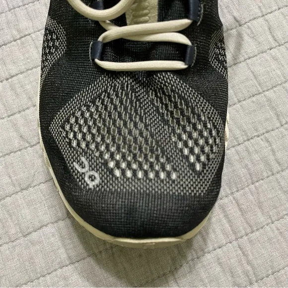 On Cloud X Helion Cloudtec Women’s 10 Black White Cream Shoes Running Athletic