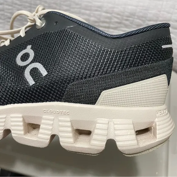 On Cloud X Helion Cloudtec Women’s 10 Black White Cream Shoes Running Athletic
