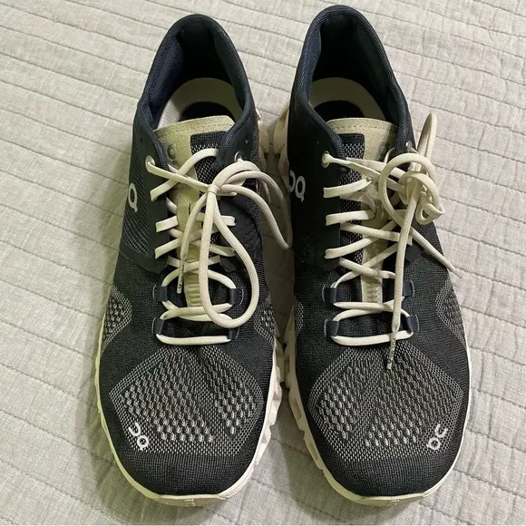 On Cloud X Helion Cloudtec Women’s 10 Black White Cream Shoes Running Athletic