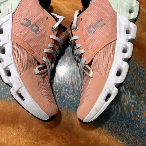 On Cloudflyer 4 Running Shoes Peach Aloe size 8.5 Sneakers