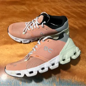 On Cloudflyer 4 Running Shoes Peach Aloe size 8.5 Sneakers