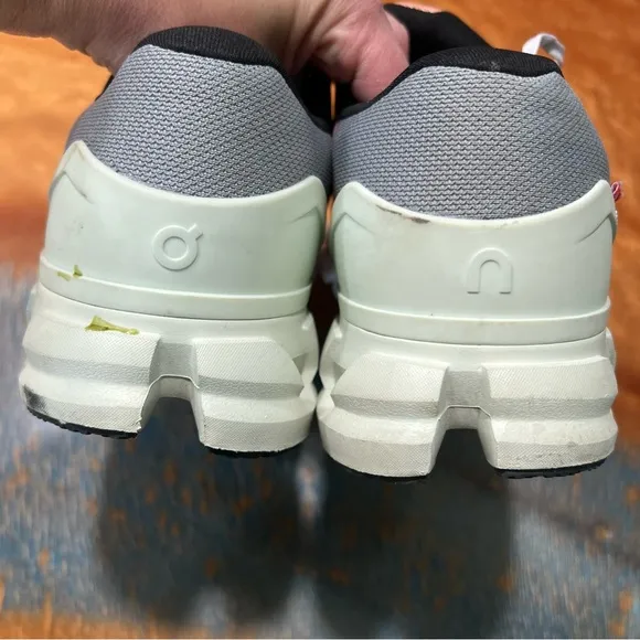 On Cloudflyer 4 Running Shoes Peach Aloe size 8.5 Sneakers