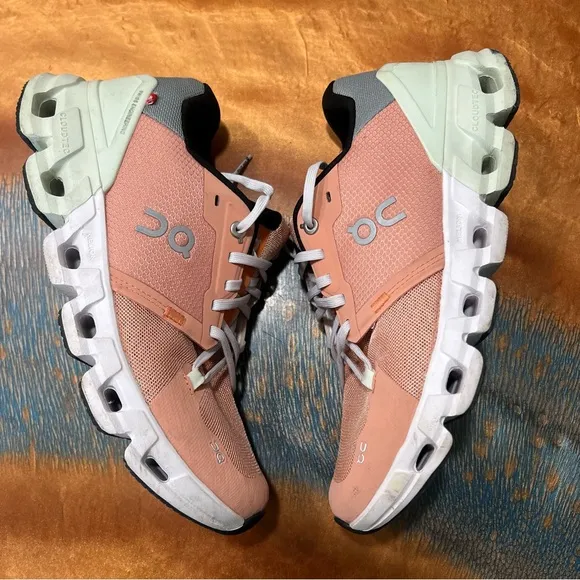 On Cloudflyer 4 Running Shoes Peach Aloe size 8.5 Sneakers