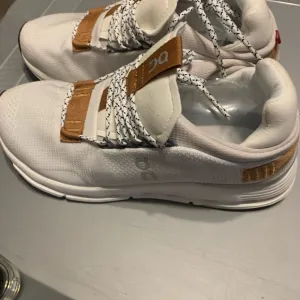 On Clouds White Pearl Women's Athletic Shoes - White and Tan