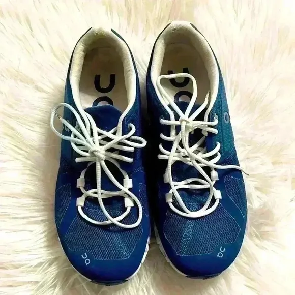 On running woman’s shoes