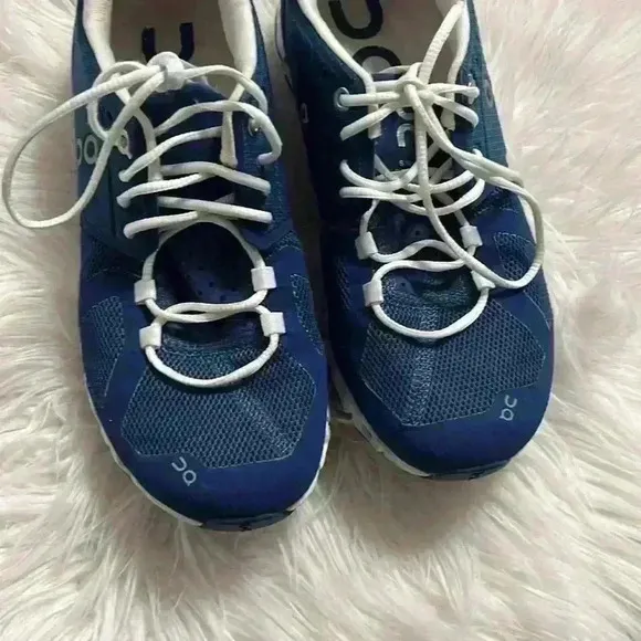 On running woman’s shoes