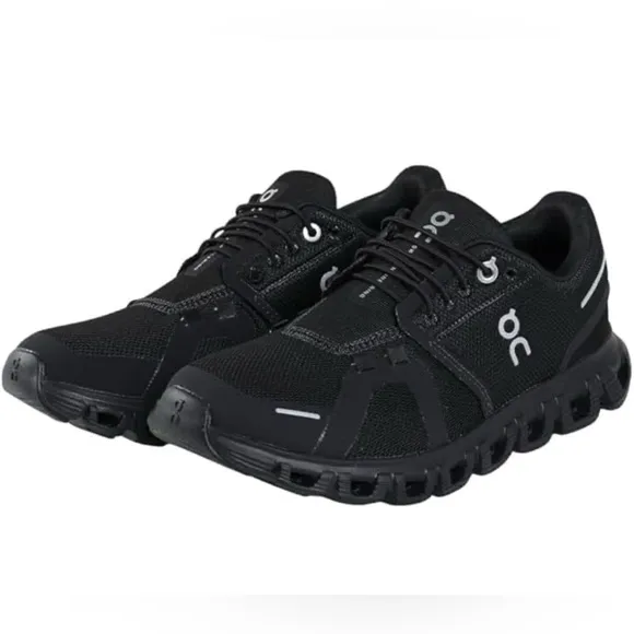 On Running women’s Black Running Shoes size 9.5 ON CLOUD