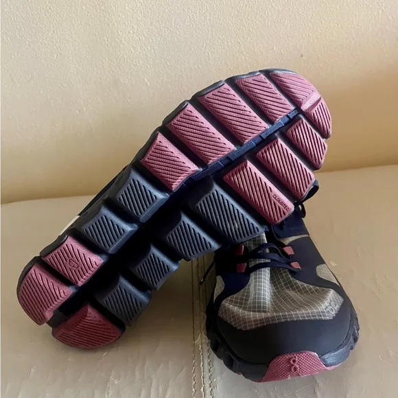 On Running Women's Navy and Pink Running Shoes size 7 W
