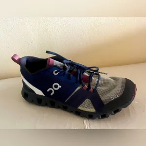 On Running Women's Navy and Pink Running Shoes size 7 W