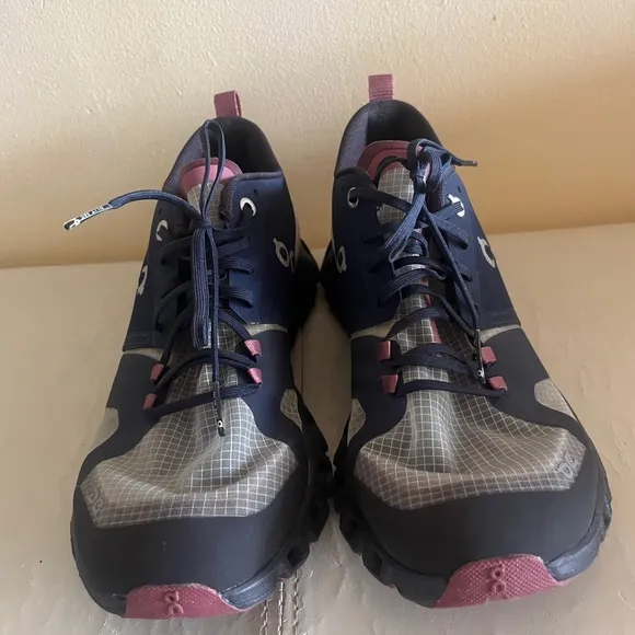 On Running Women's Navy and Pink Running Shoes size 7 W