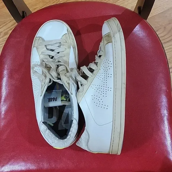 P448. SNEAKERS