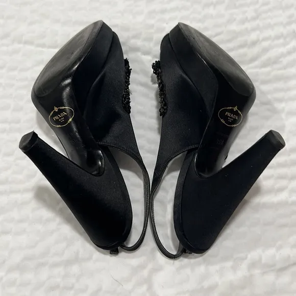 Prada shoes size 35 1/2 peel toe