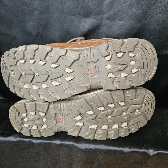 Red wins ,sizes 12 ,color Brown
