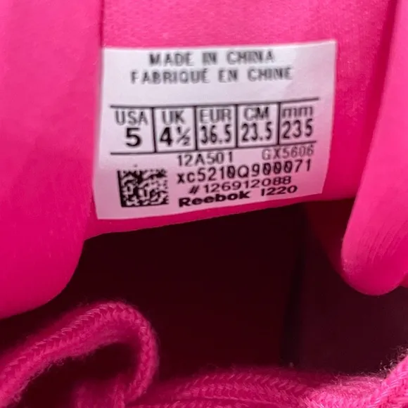 REEBOK CL LTHR Junior Running Shoes Sz. 5 Junior white/pink Brand New In Box.