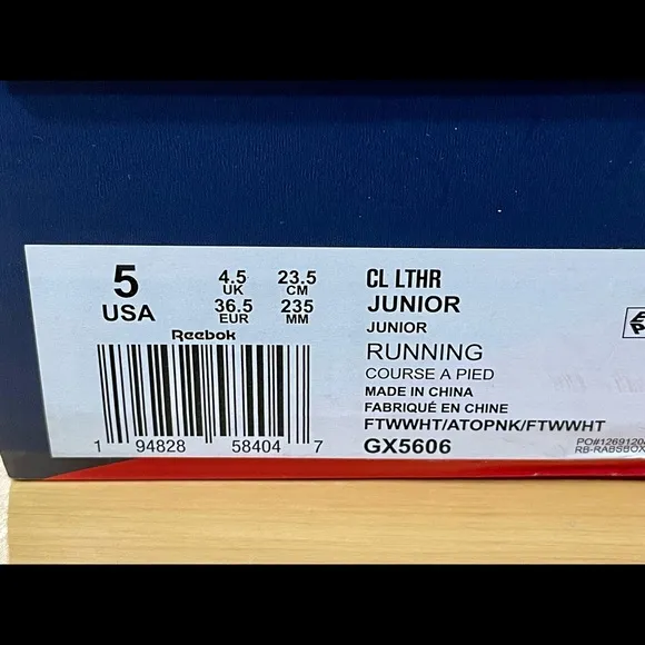 REEBOK CL LTHR Junior Running Shoes Sz. 5 Junior white/pink Brand New In Box.