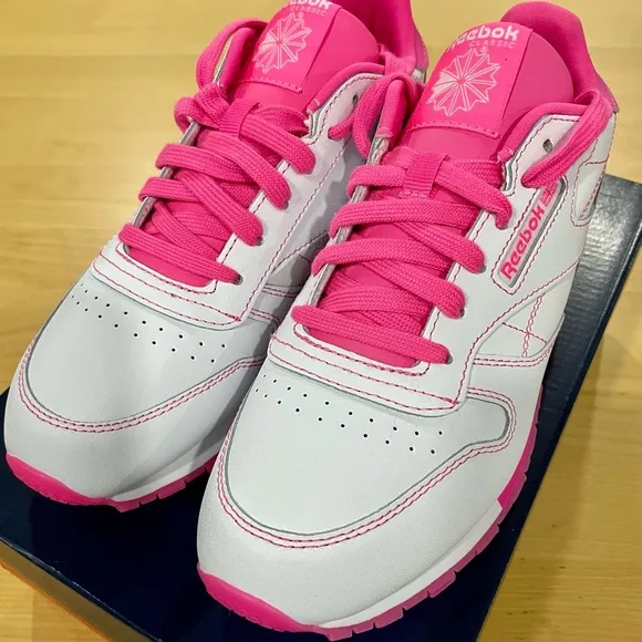 REEBOK CL LTHR Junior Running Shoes Sz. 5 Junior white/pink Brand New In Box.