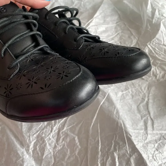 Revere Women's Orlando Walker Orthopedic Shoes Black Leather Cut-Outs Size 9.5