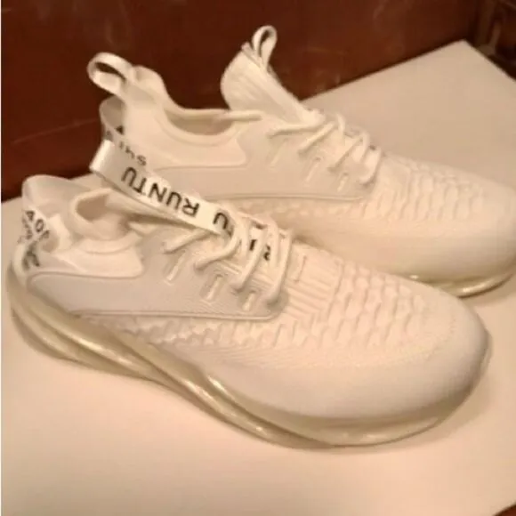Runtu men’s running shoes. No size tag thinking a 10. White.NWB. Dragon scale.