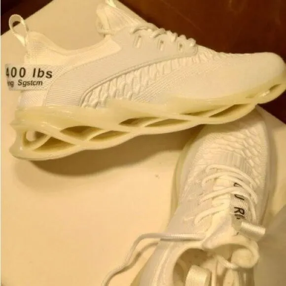 Runtu men’s running shoes. No size tag thinking a 10. White.NWB. Dragon scale.