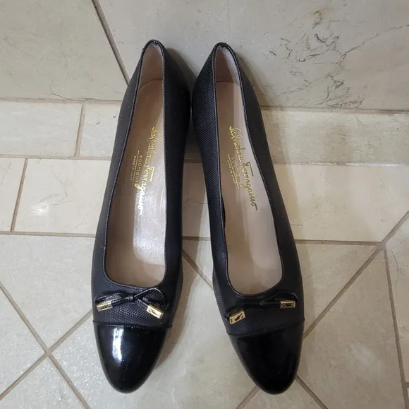 Salvatore Ferragamo Boutique  Black Patent  Leather Toe Bow Block Heels.