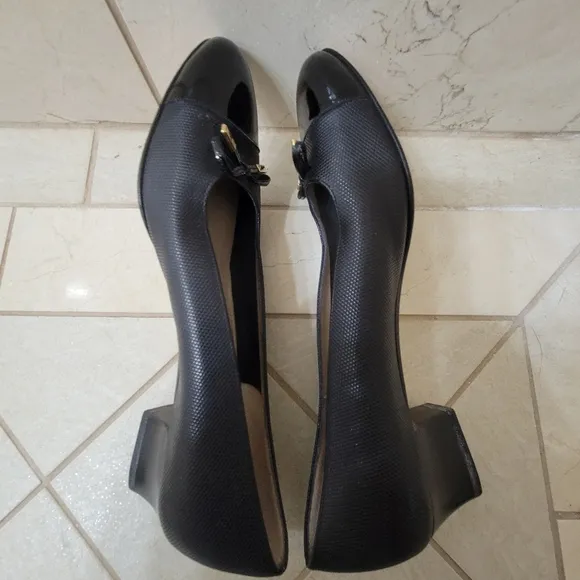 Salvatore Ferragamo Boutique  Black Patent  Leather Toe Bow Block Heels.