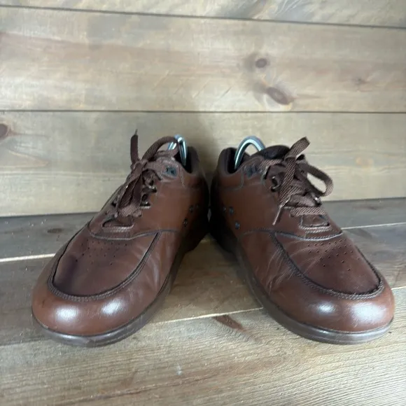 sas time out mens size 9.5 wide EE shoes brown leather comfort walking sneakers