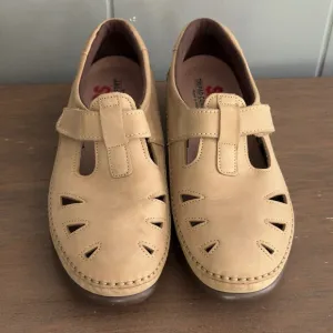 SAS Tripad Comfort T-Strap Sandals 9.5N Beige Leather Soft Step USA