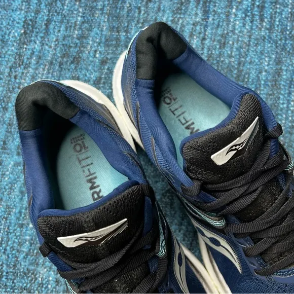 Saucony Triumph 20 Running Shoes in Twilight Blue Black
