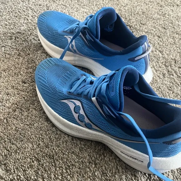 Saucony Triumph 21 running shoes