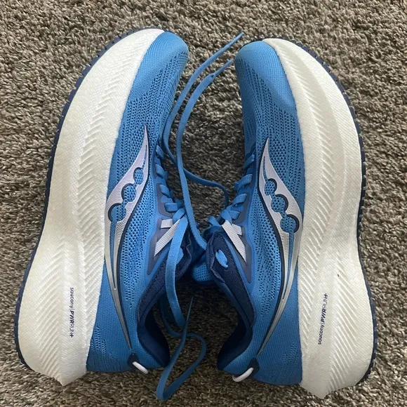 Saucony Triumph 21 running shoes