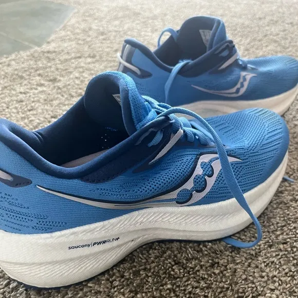 Saucony Triumph 21 running shoes