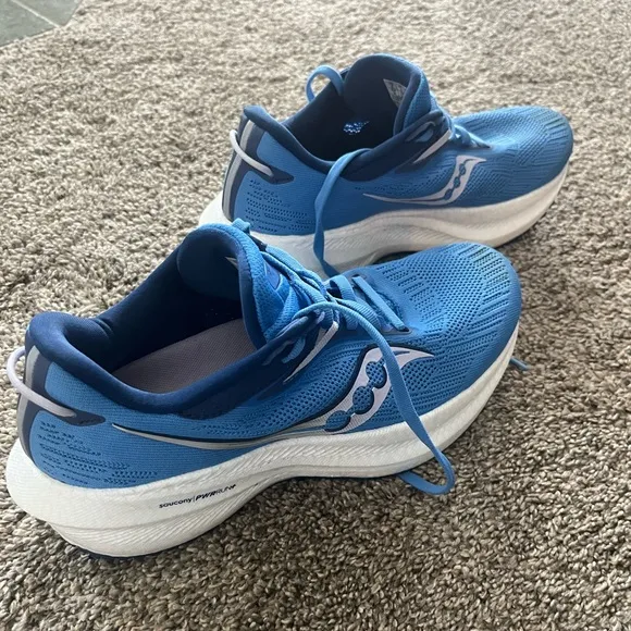 Saucony Triumph 21 running shoes