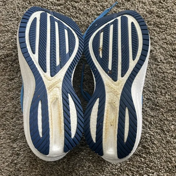 Saucony Triumph 21 running shoes